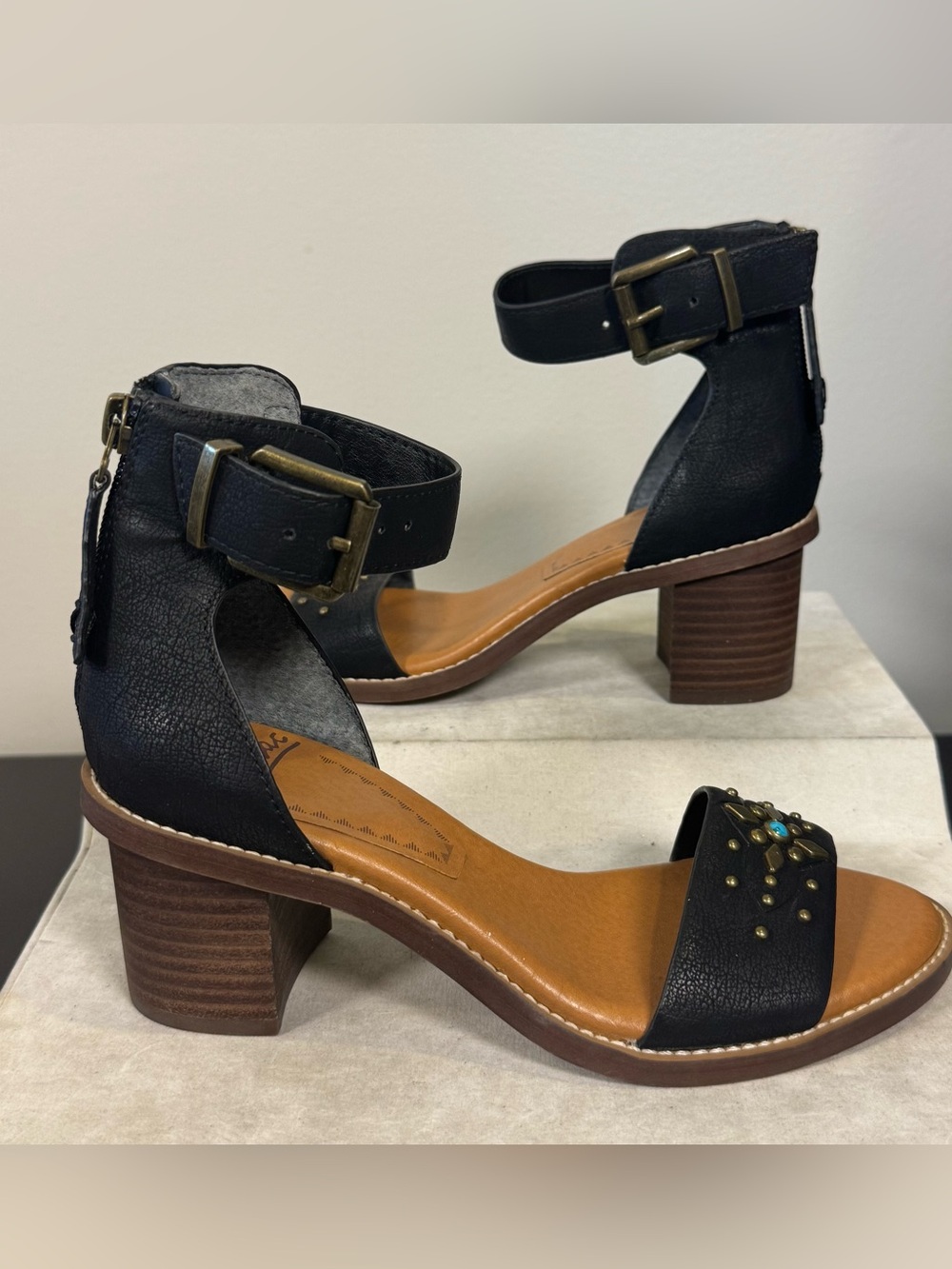 Zodiac Black Ankle-Strap Block Heel Sandals w/Stud and Turquoise Accent, size8.5